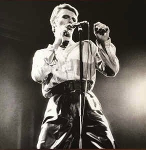 david-bowie-welcome-to-the-blackout-live-london-78