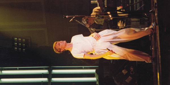 david-bowie-glasgow-3-HUG125CD-frontis.