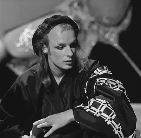 Brian Eno Brian Eno on Dutch TV show TopPop (1974)